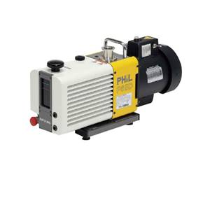 Oil lubricated vacuum pump