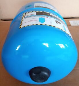 ถังแรงดันปั๊มน้ำ ZILMET ULTRA-PRO รุ่น 18 ลิตร มุมด้านข้าง สีฟ้า พร้อมฝาลมด้านบน